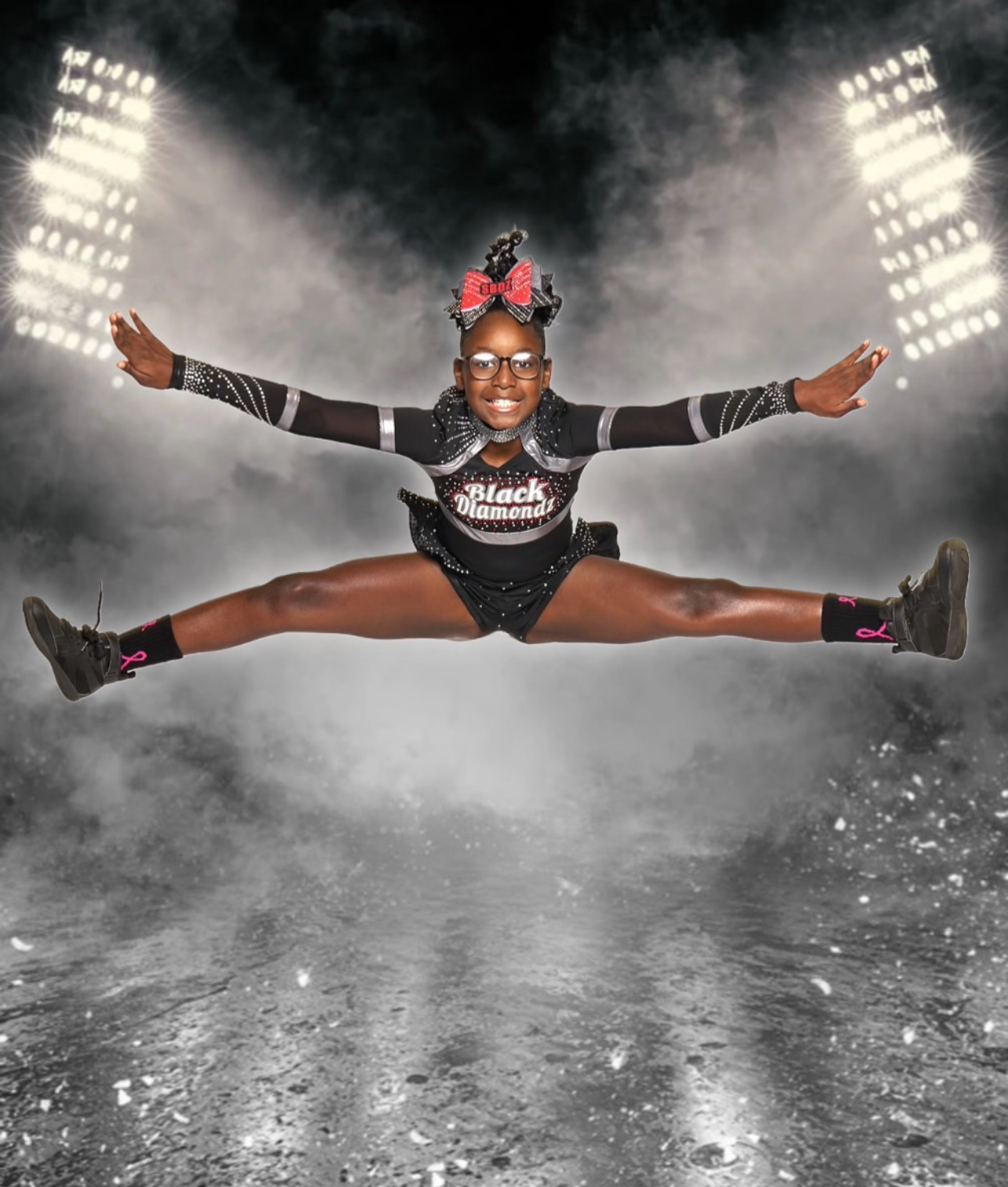 Black Diamonds cheerleader jumping split